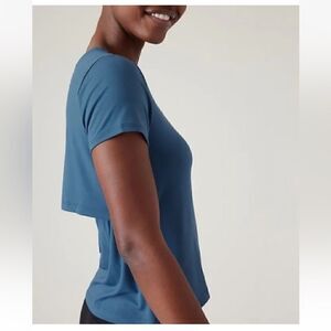 Athleta Air Out Cinch TEE in Blueish Size M